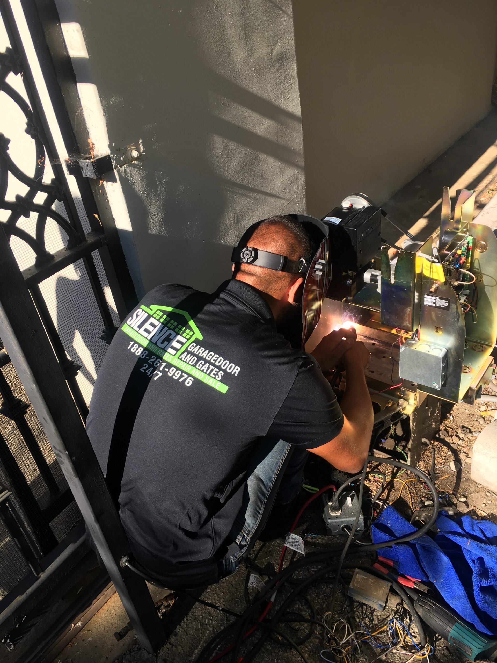 Electric gate repair to restore reliable power and operation