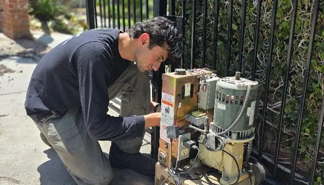 Automatic gate emergency troubleshooting in Los Angeles — Silence Garage Door & Gates