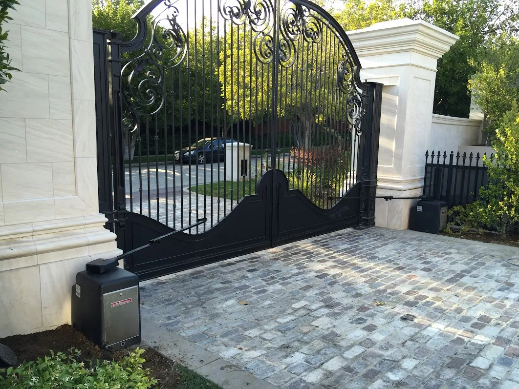 Custom estate driveway gate opener